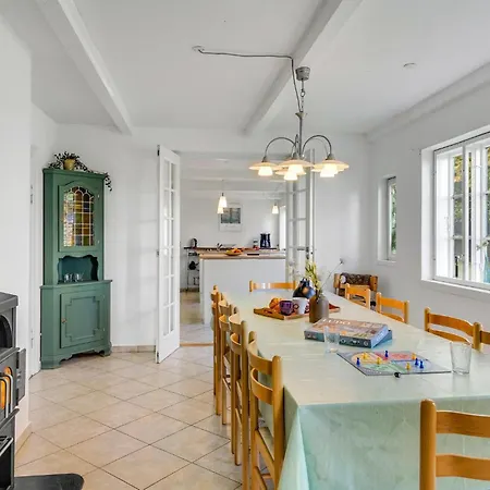 5 Bedroom Beautiful Home In Tranekaer Feriehus