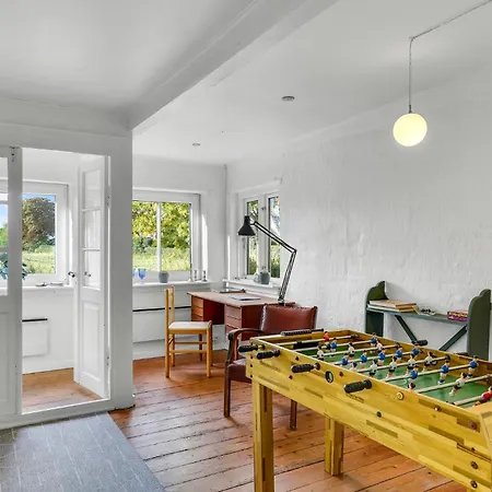 5 Bedroom Beautiful Home In Tranekaer Feriehus *