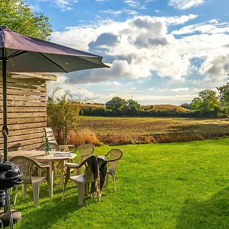 Pet Friendly In With Kitchen *
